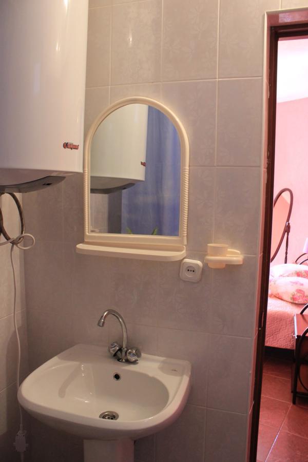 גגרה Emiliya Guest House מראה חיצוני תמונה