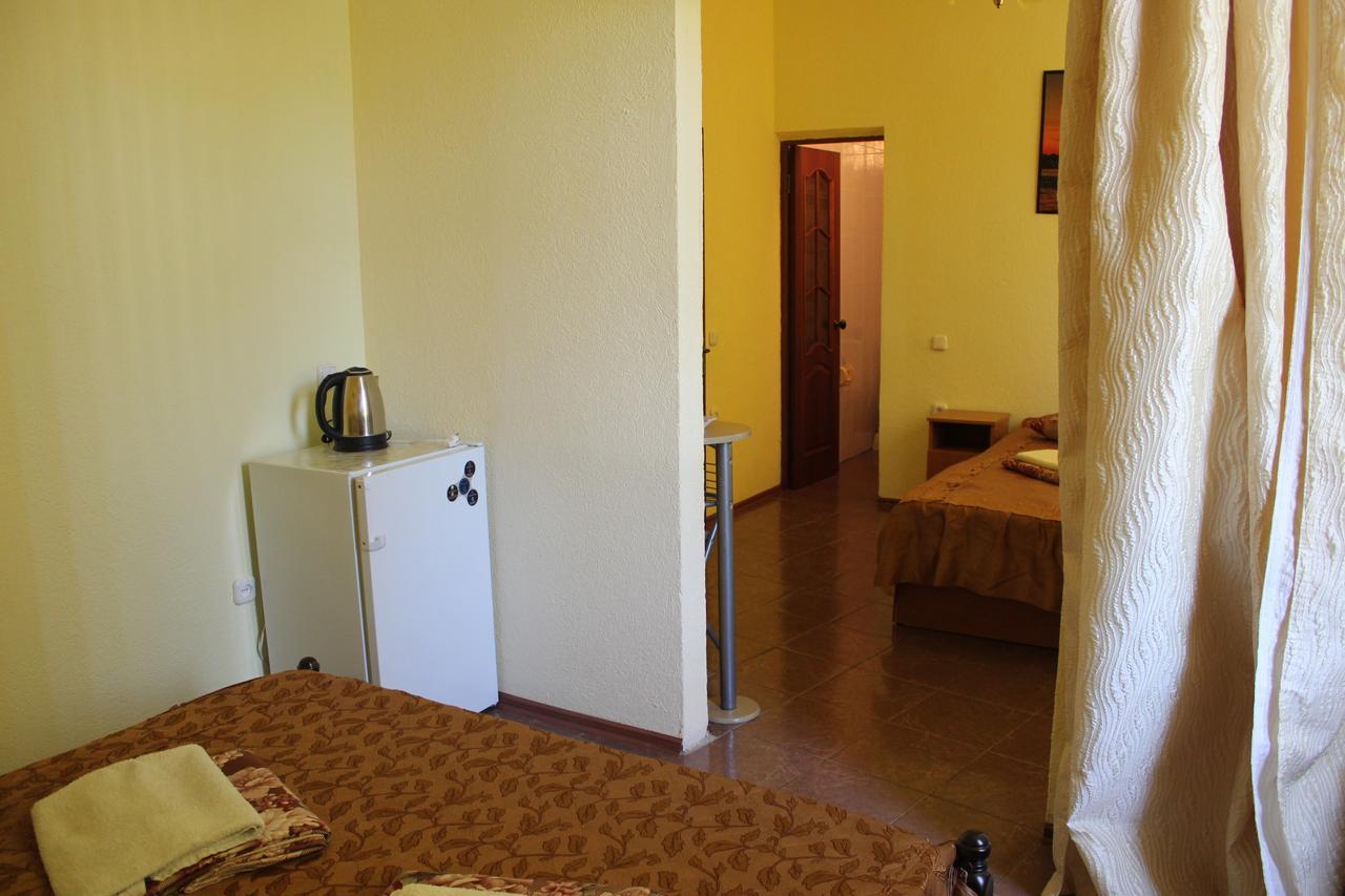גגרה Emiliya Guest House מראה חיצוני תמונה