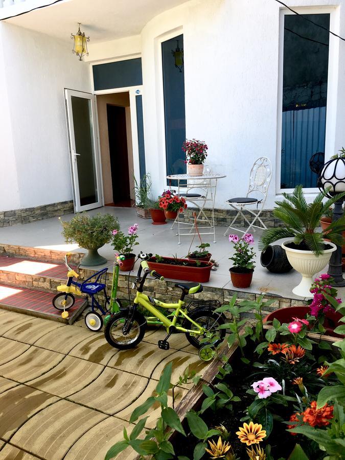 גגרה Emiliya Guest House מראה חיצוני תמונה