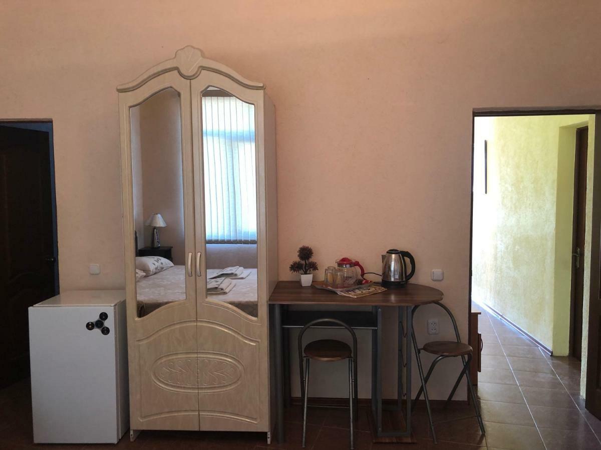 גגרה Emiliya Guest House מראה חיצוני תמונה